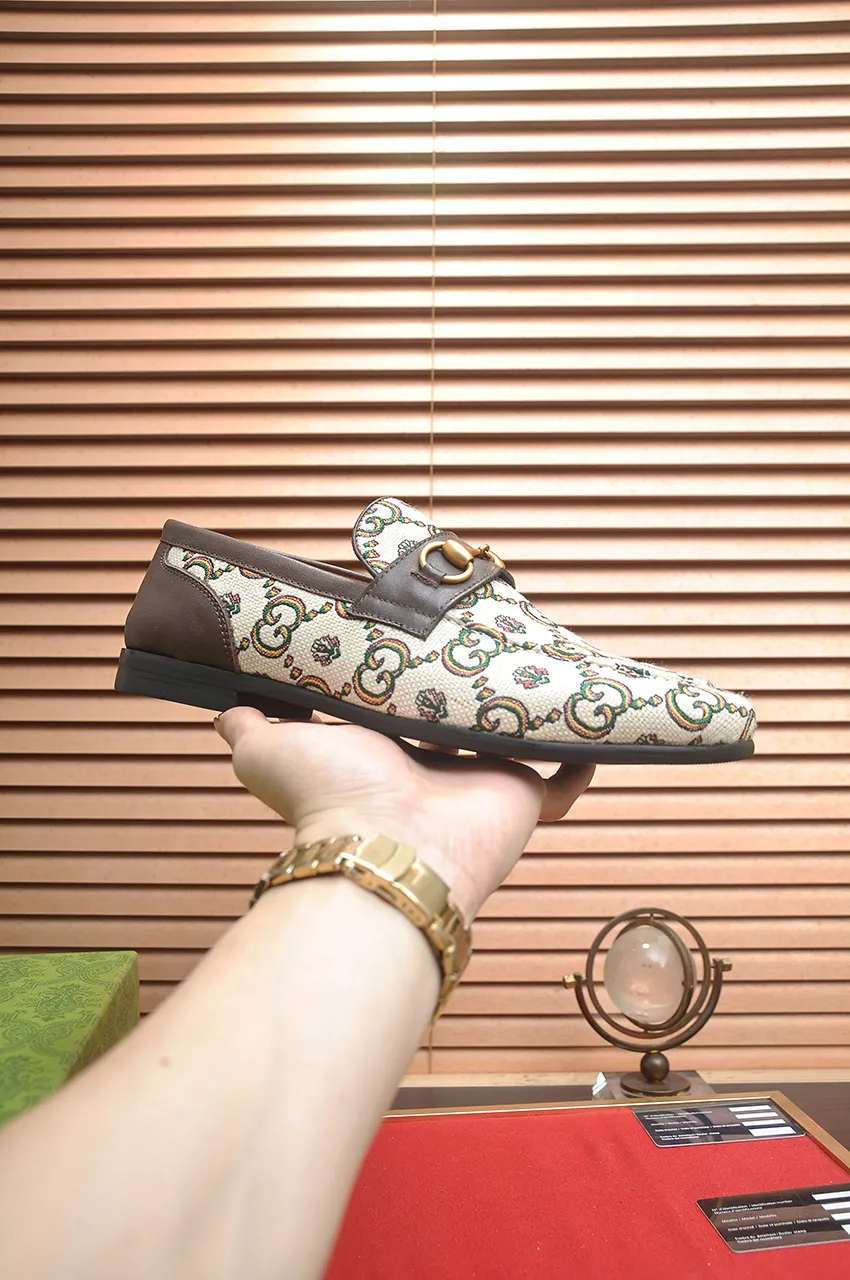 Men's shoes 💰600💶 Brand: GUCCI (Gucci) Standard size: Men's size 38/44 (45 can be customized) Grade: Same as the official website Original quality Material: Original cowhide Water-dyed cowhide lining Original rubber outsole Style category: Men's fashionable casual leather shoes Distinguished big-name luxury elements Top luxury Color: Actual picture